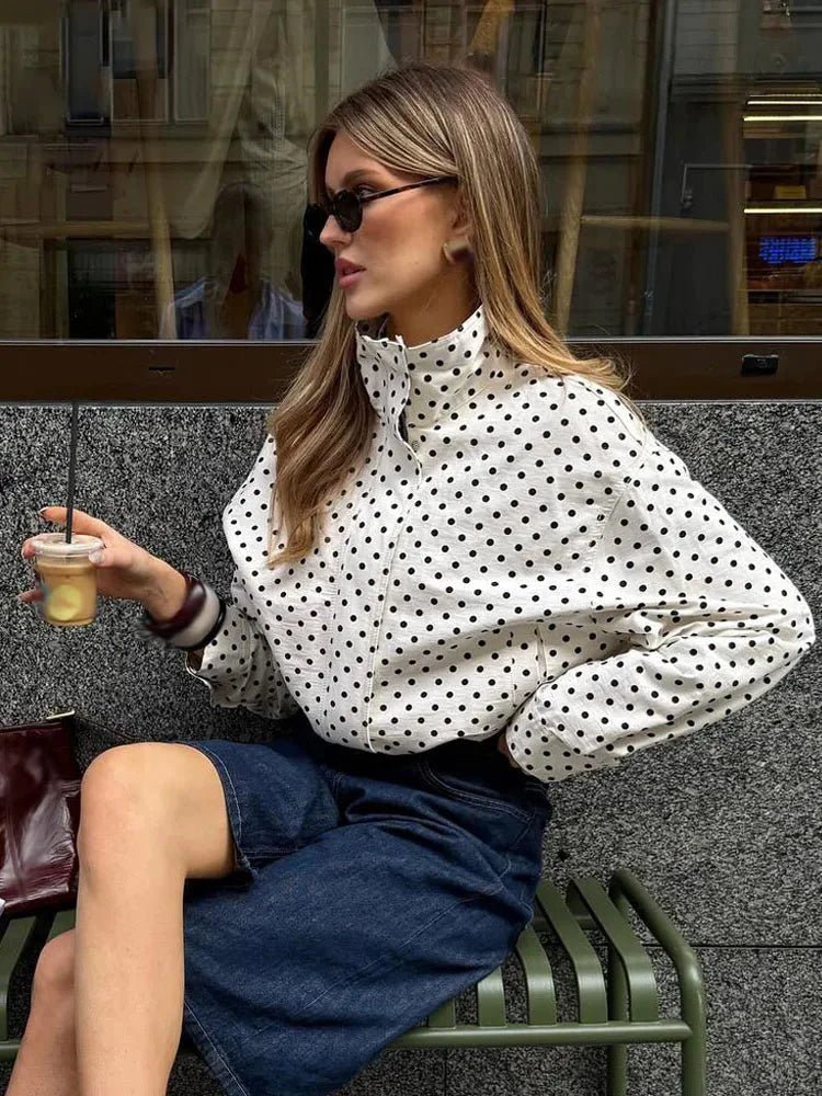 Annie – Taillierte Jacke mit Punkten