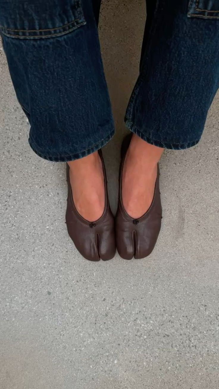 Adelisa – Schleifen-Front Split-Toe Ballerinas