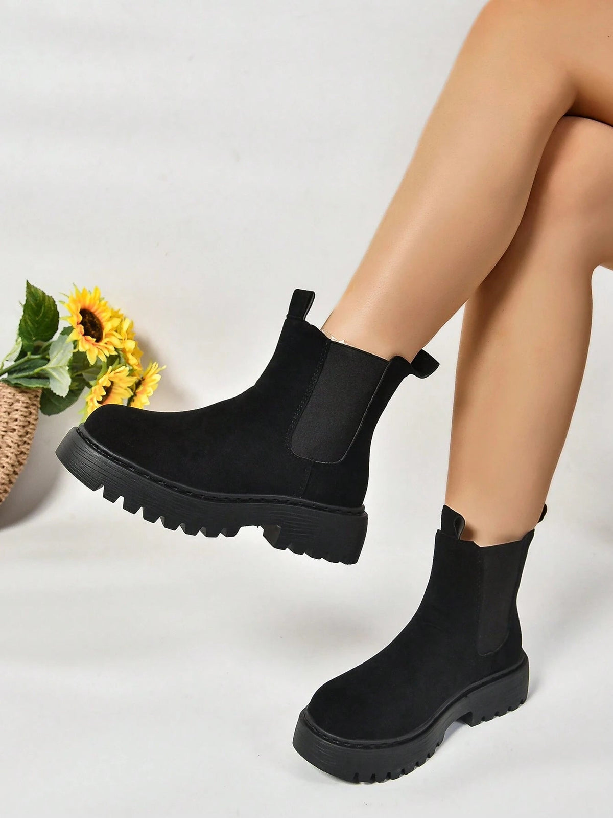 Ahliya – Wasserdichte Stiefel in Wildlederoptik