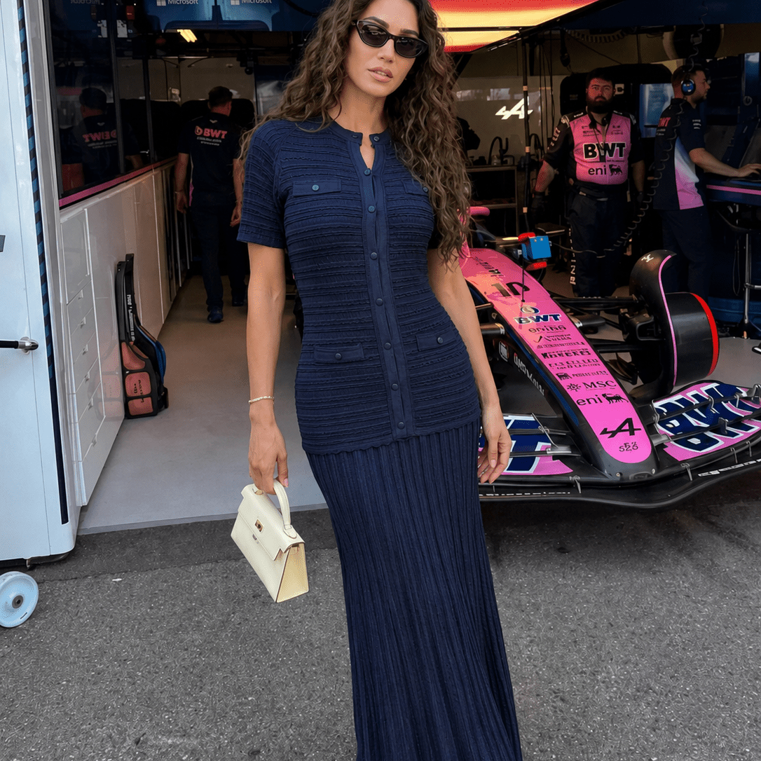 Miriam – tailliertes, geripptes Strick-Maxikleid