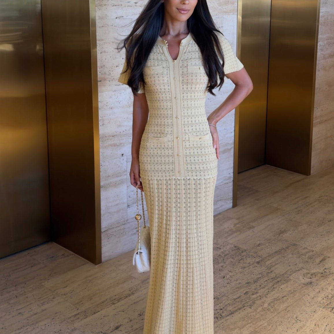 Miriam – tailliertes, geripptes Strick-Maxikleid