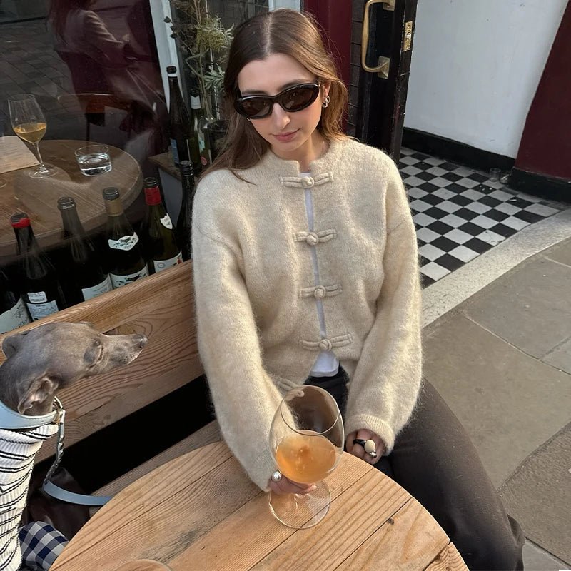 Klassische Strickjacke mit Knebelknöpfen