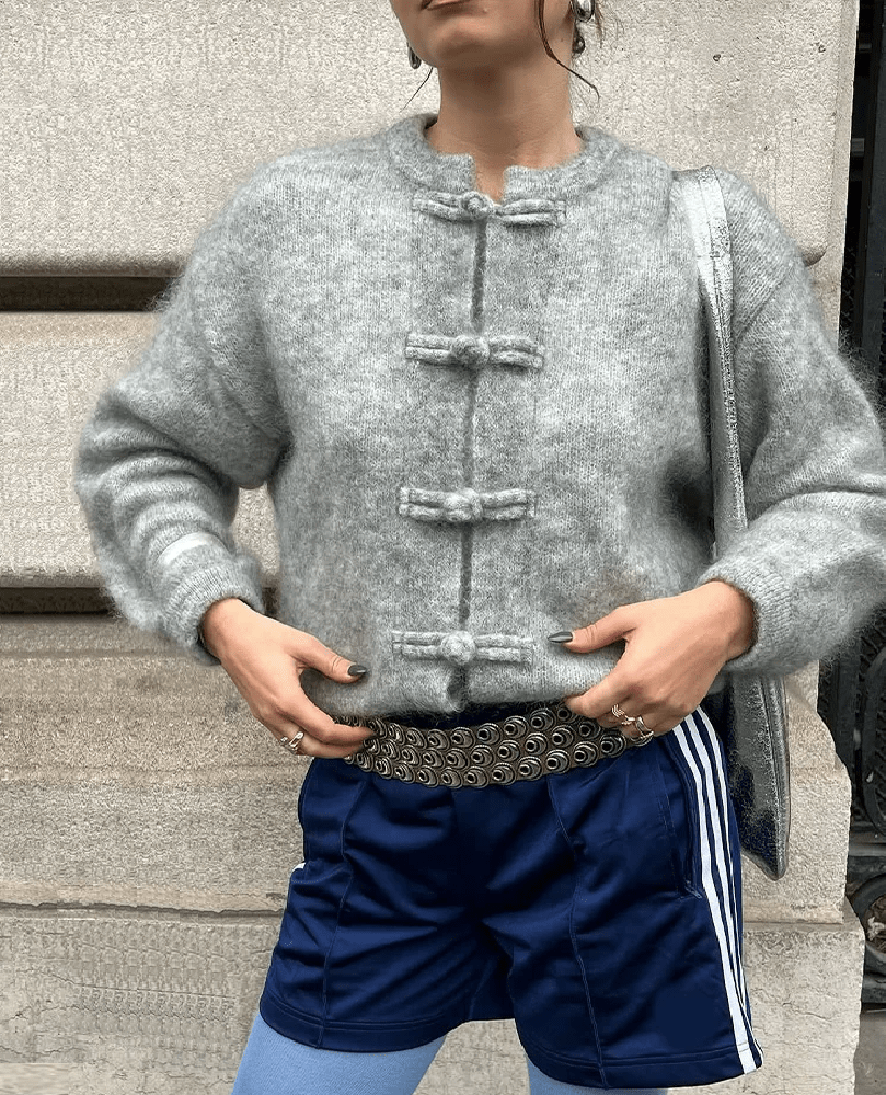 Klassische Strickjacke mit Knebelknöpfen