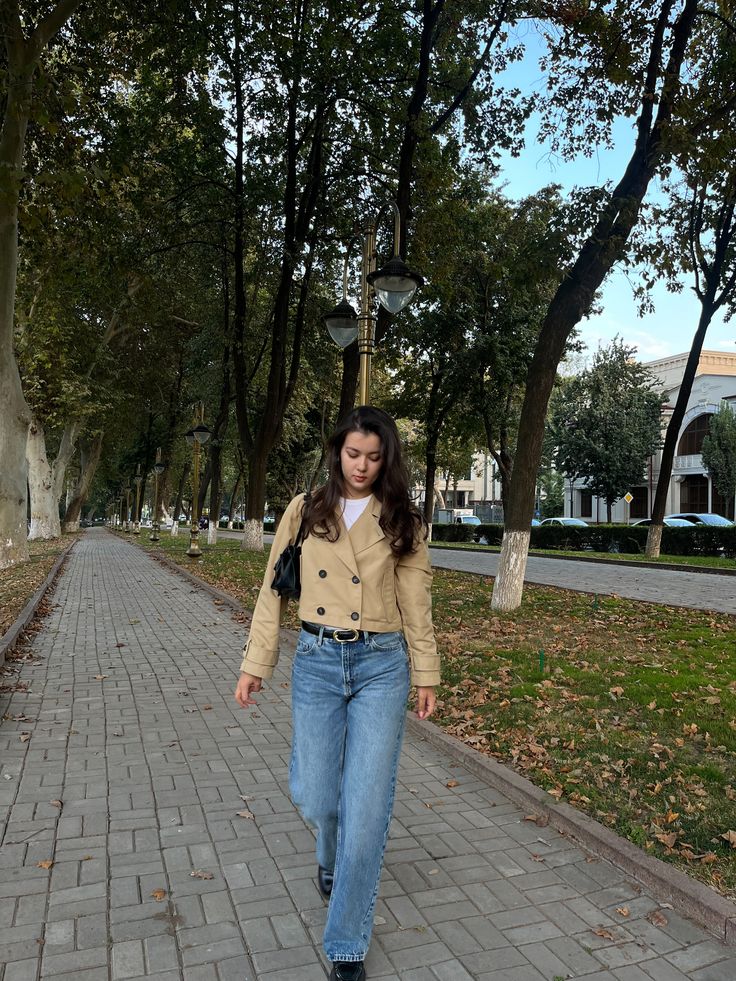 OLANE Cropped Double Breasted Trench Coat BeigeMCoat