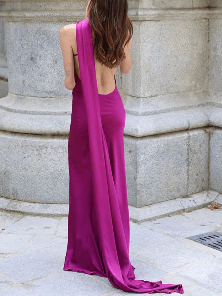 Aemilia – Neckholder-Satinkleid mit Cape