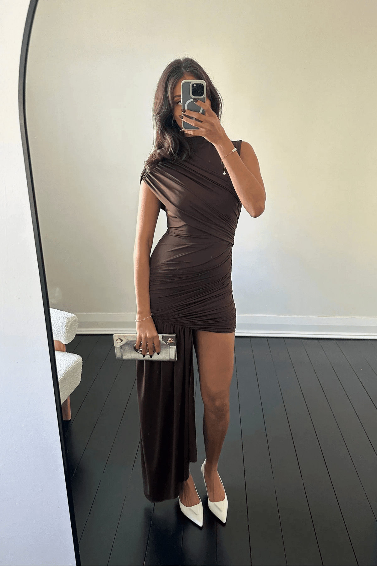 Helena – Gerafftes Minikleid mit hohem Kragen