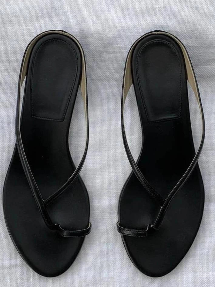 Lucy – Leichte, flache Zehentrenner-Slipper