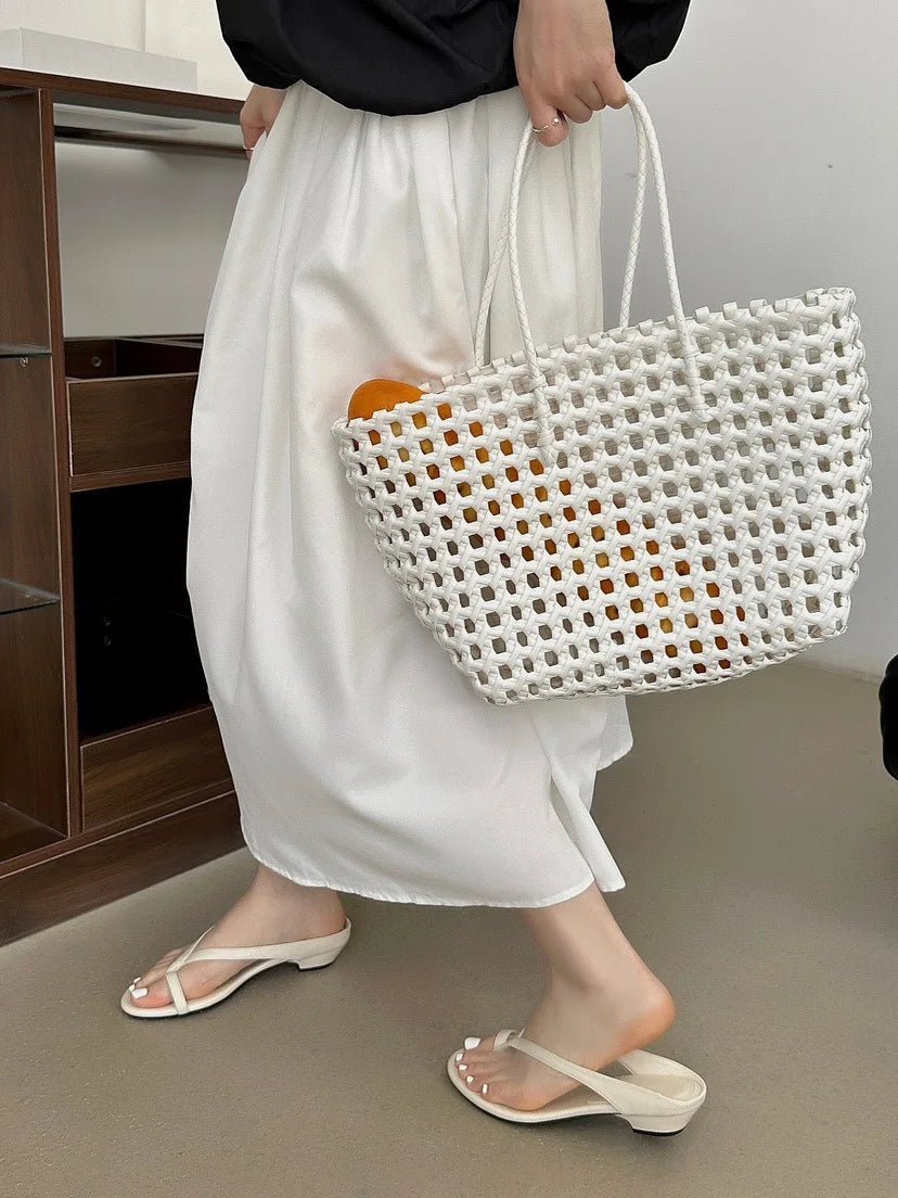 Lucy – Leichte, flache Zehentrenner-Slipper
