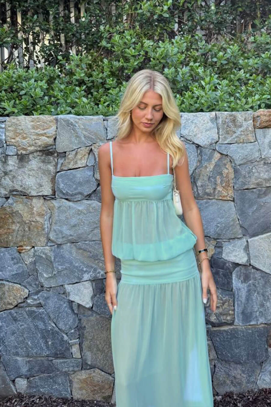 Katie – Spaghetti-Träger Kleid mit Cut-outs, figurbetont