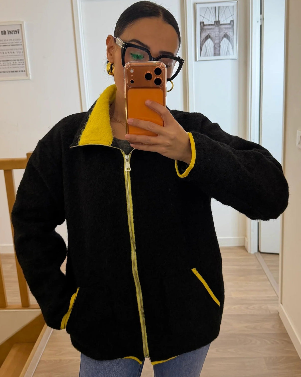 Stehkragen-Pilotenjacke aus Strick im Kontrastdesign