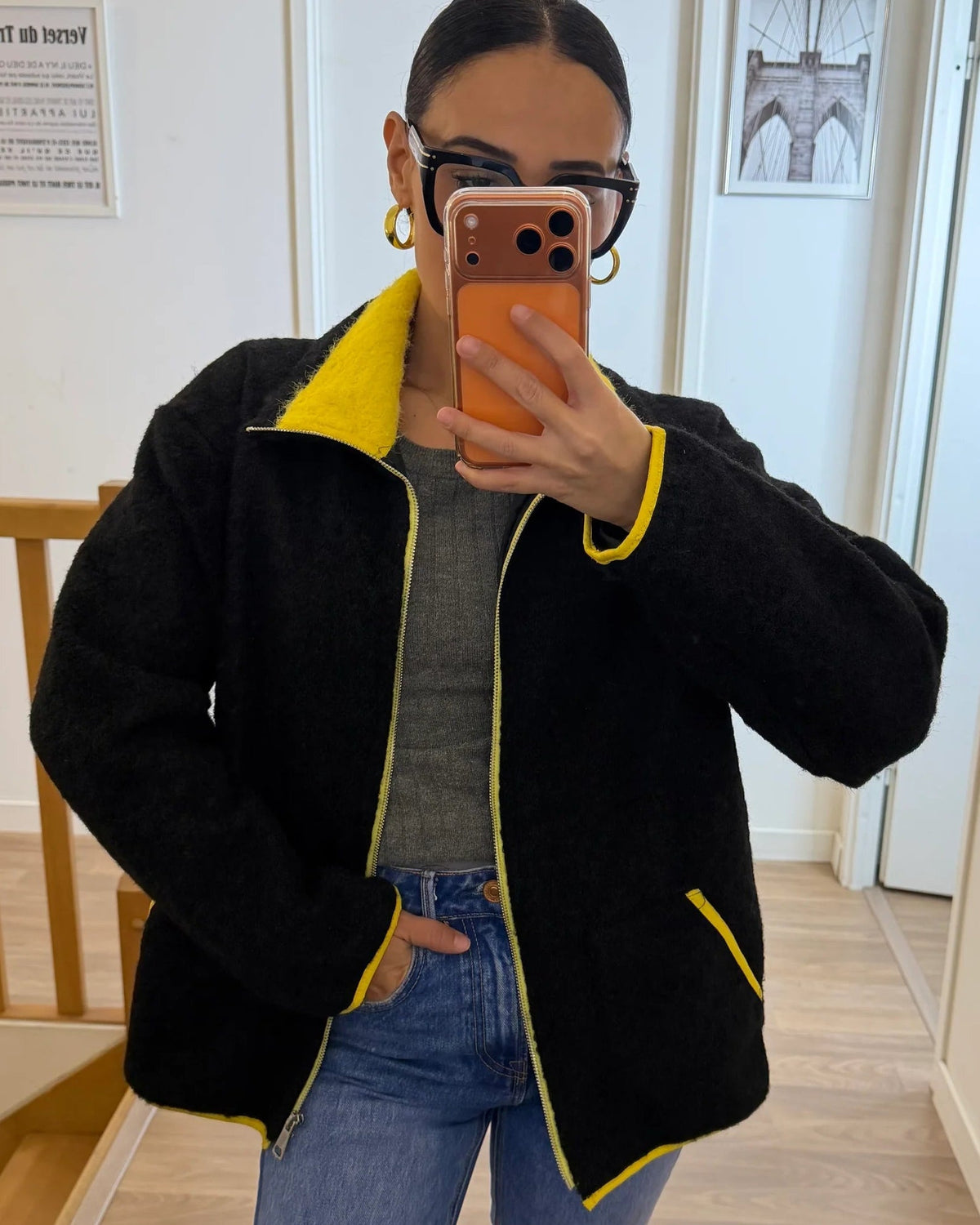 Stehkragen-Pilotenjacke aus Strick im Kontrastdesign