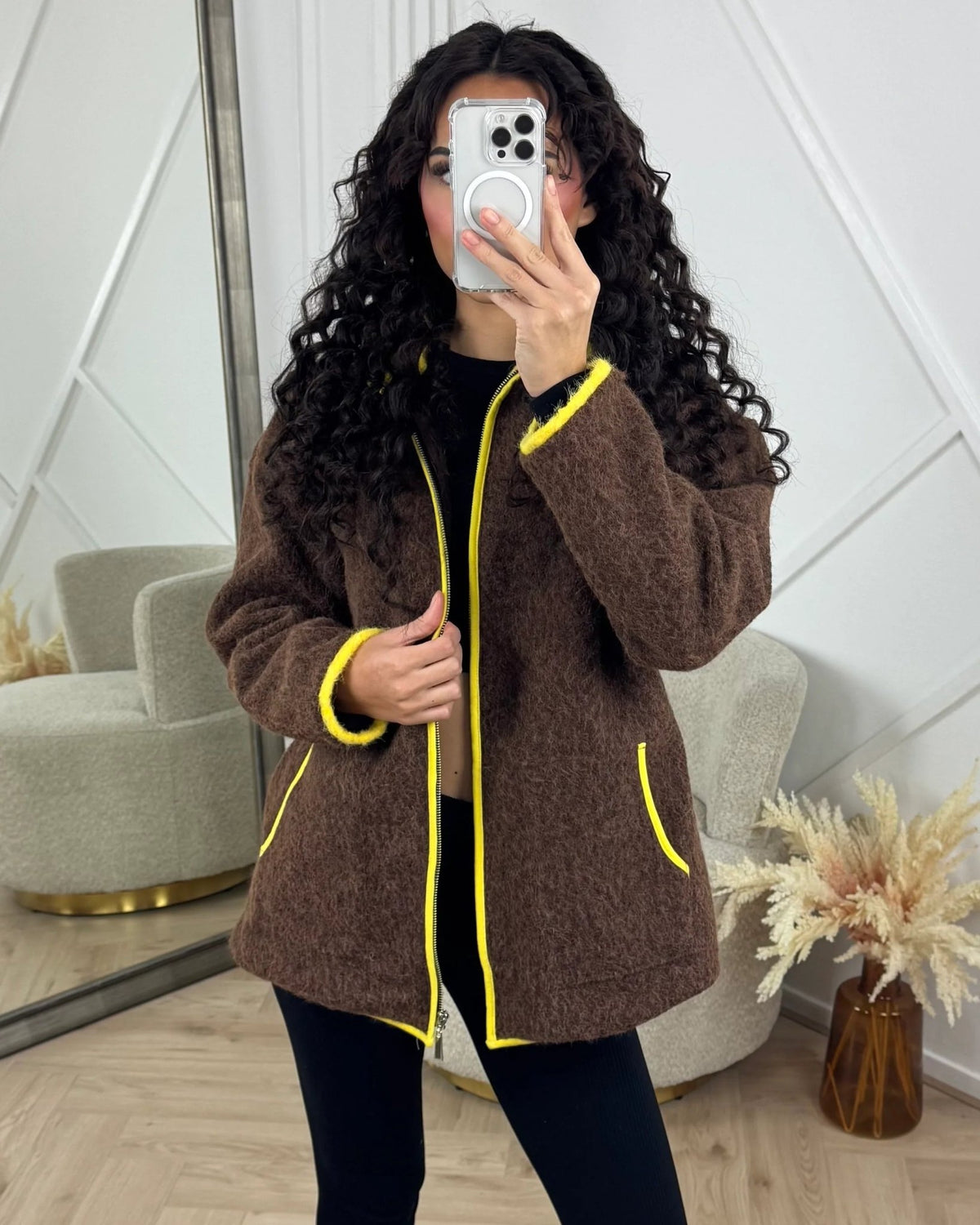 Stehkragen-Pilotenjacke aus Strick im Kontrastdesign