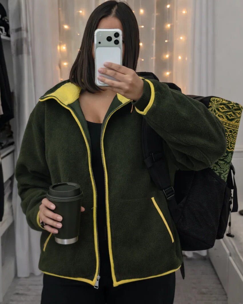 Stehkragen-Pilotenjacke aus Strick im Kontrastdesign