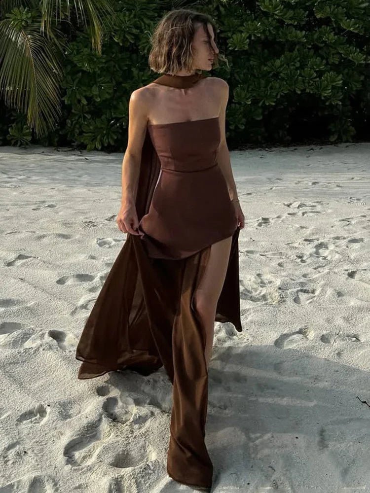 Lara – Trägerloses Maxikleid mit hohem Schlitz und Schal