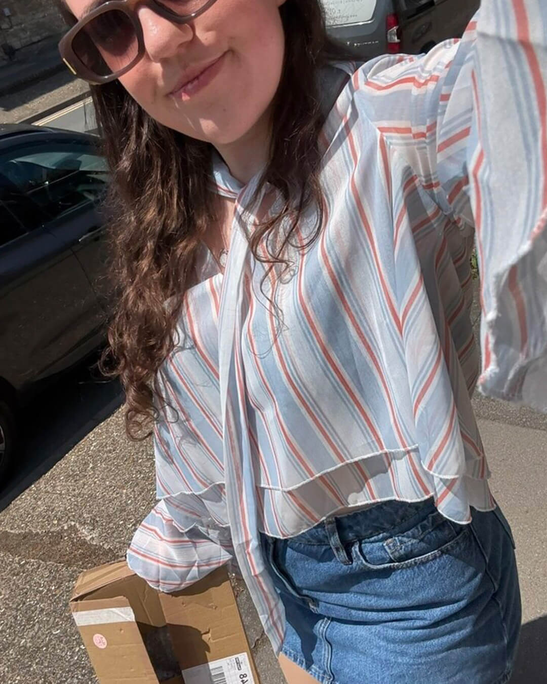 Rüschen-Bluse mit Streifen und Bindeschleife