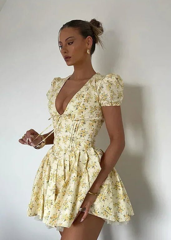 Stylisches, plissiertes V‑Neck Mini-Kleid