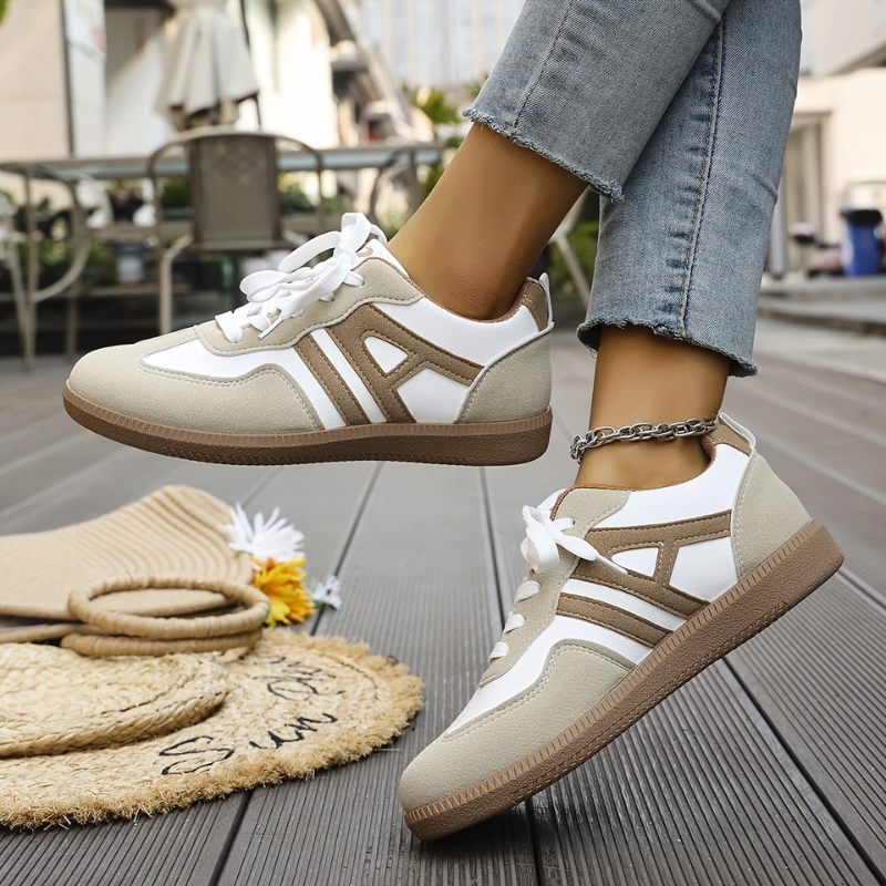 LightweightLeisure Sneaker