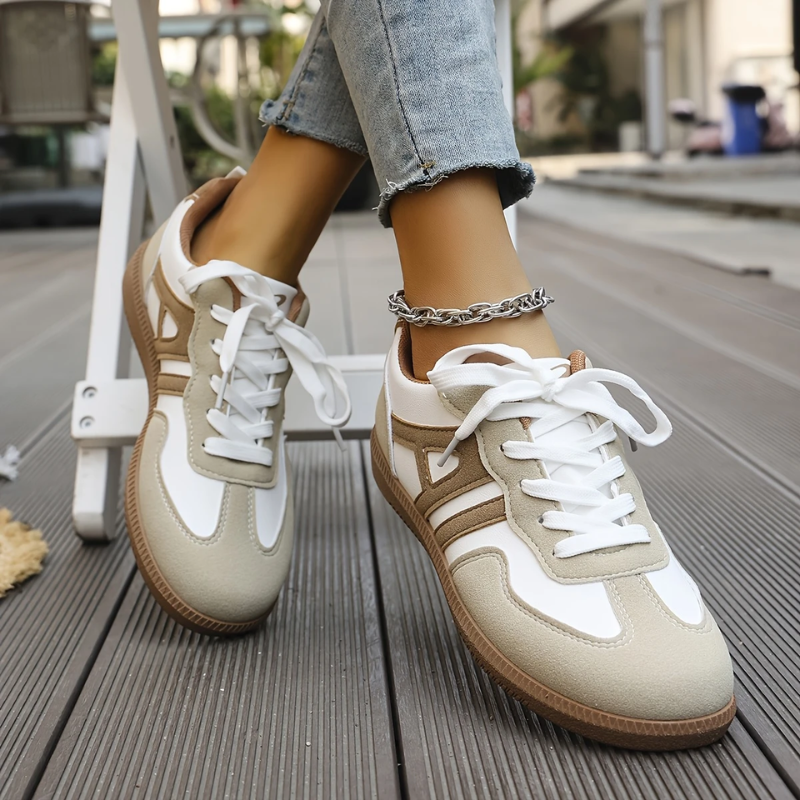 LightweightLeisure Sneaker