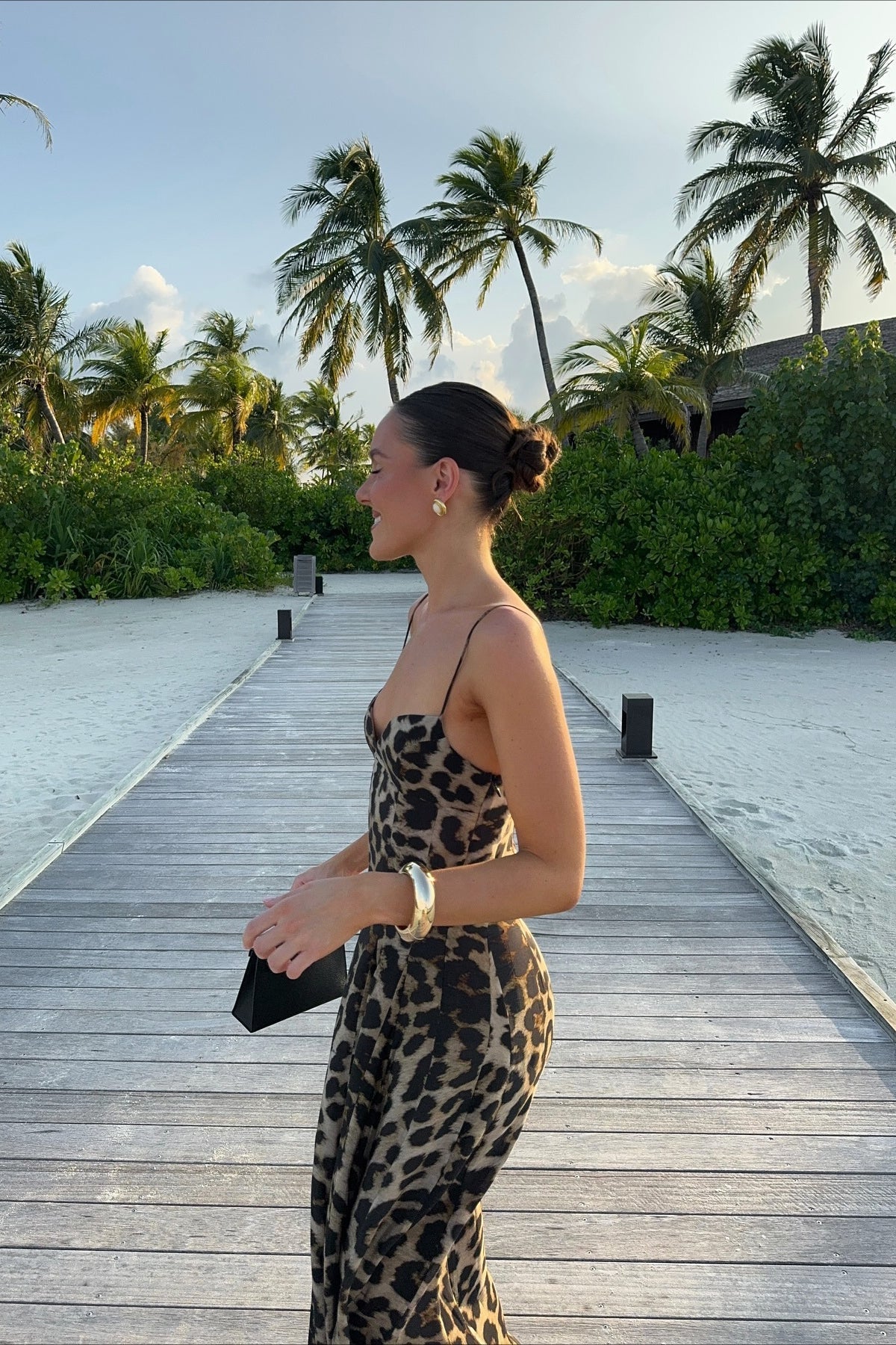 Gewagtes Maxikleid mit Leopardenmuster und Spaghettiträgern