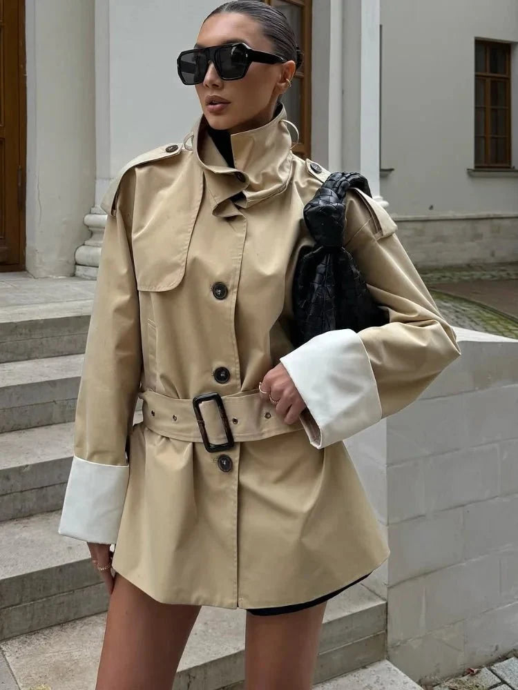 Trenchcoat mit Kontrastbündchen und Gürtel