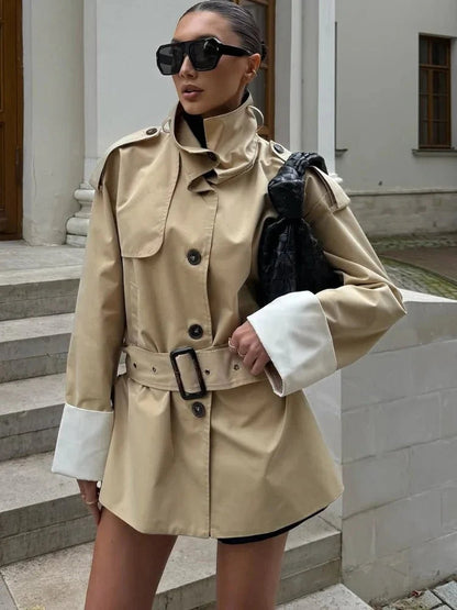 Trenchcoat mit Kontrastbündchen und Gürtel