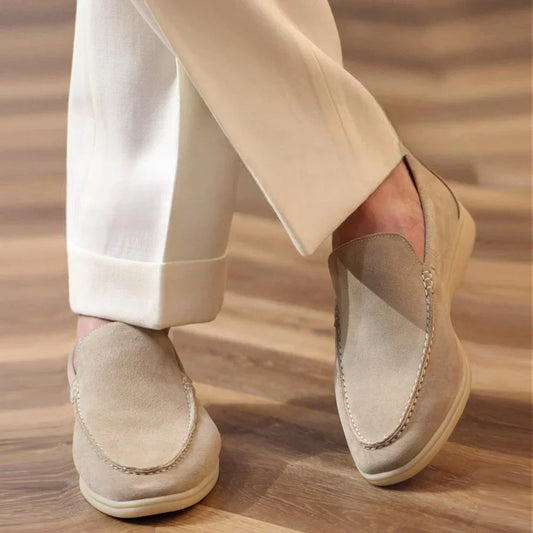 Mocassins élégants modernes en daim à enfiler