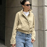 Giacca con Collo Alto e Zip Asimmetrica