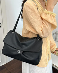 Borsa a Spalla in Pelle con Patta e Fibbia Elegante