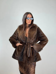 Manteau élégant lacé en fausse fourrure