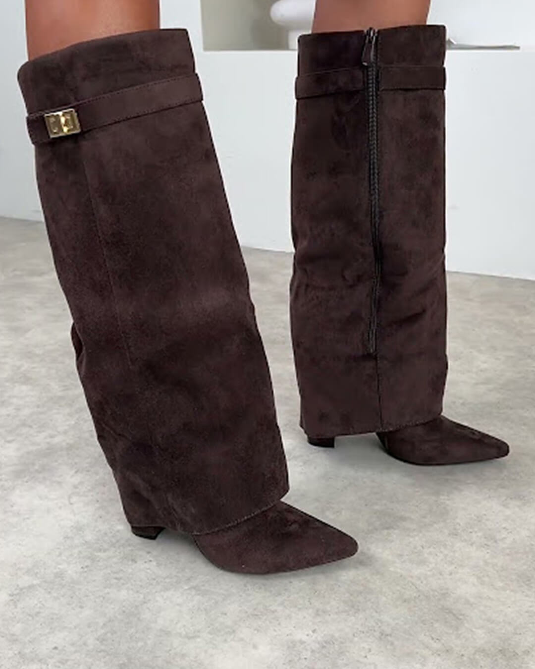 Hohe Stiefeletten aus Wildlederimitat