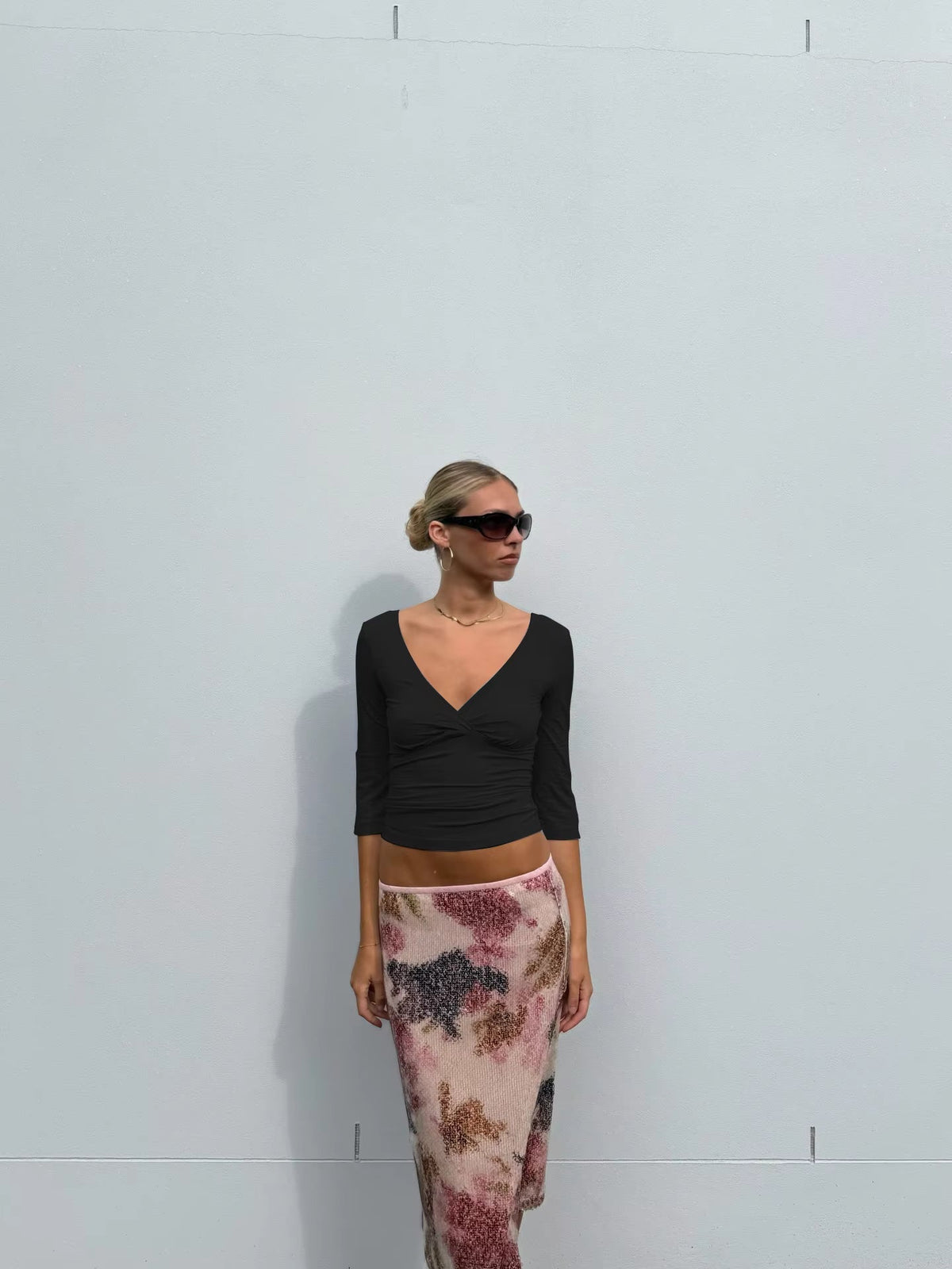 OLANE Slim - Fit Deep V Midi Sleeve Tee BlackMWomen's Tops