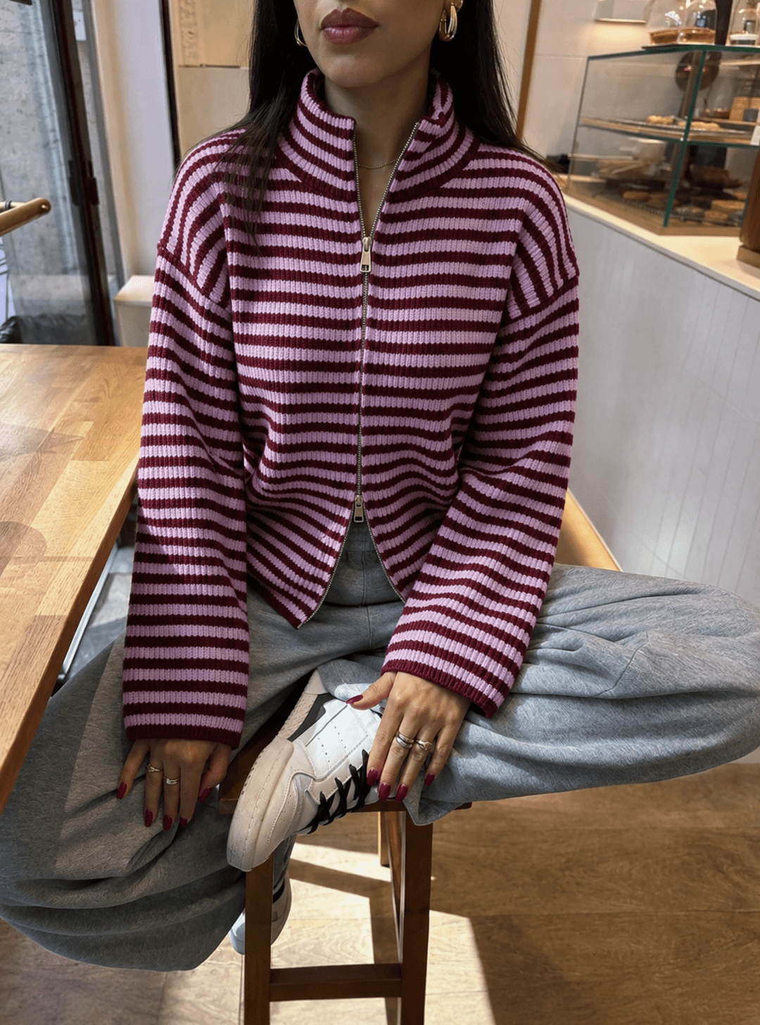Gestreifter Strick-Sweater mit Reißverschluss