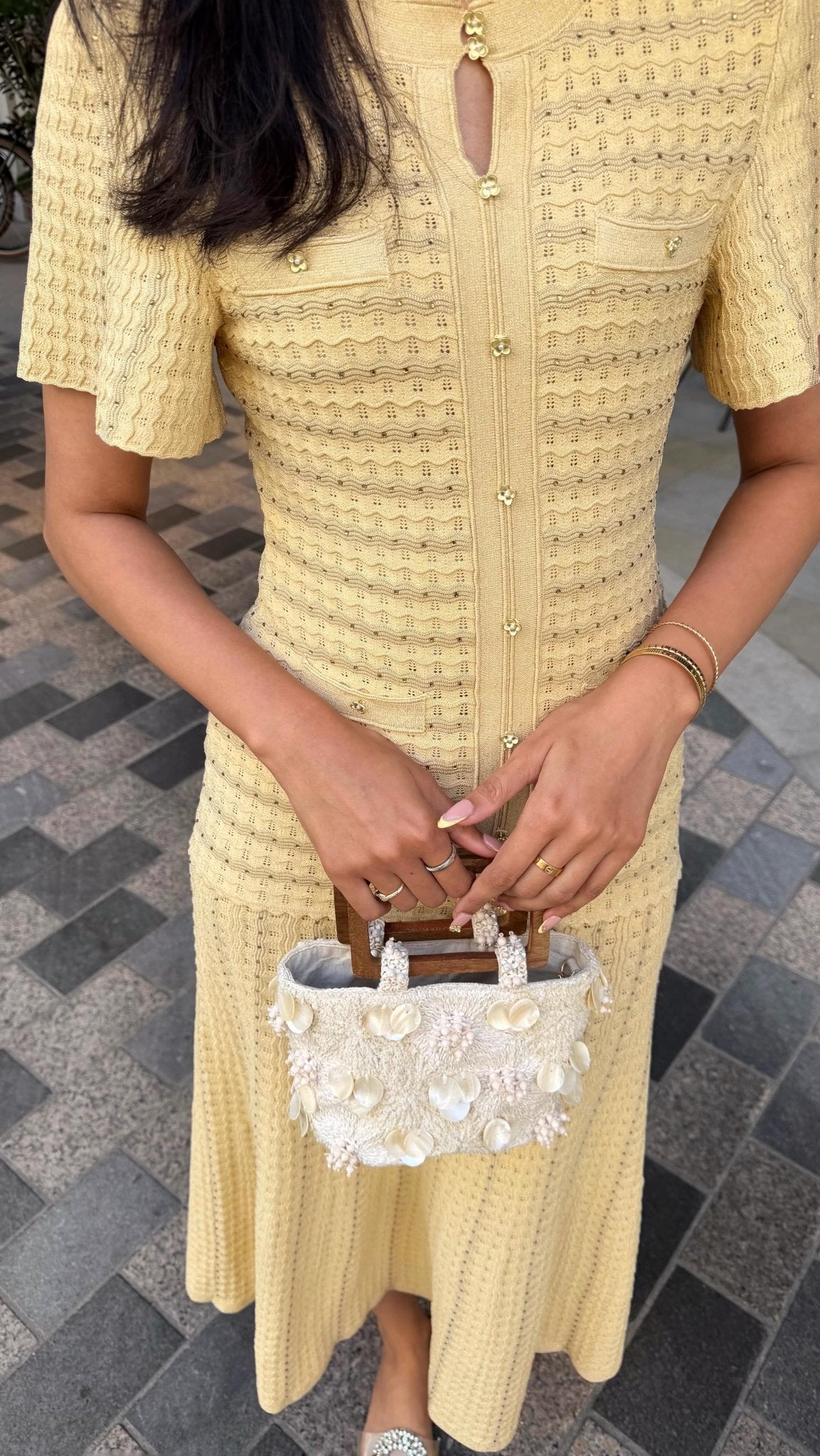 Robe maxi en maille à sequins cintrée à la taille