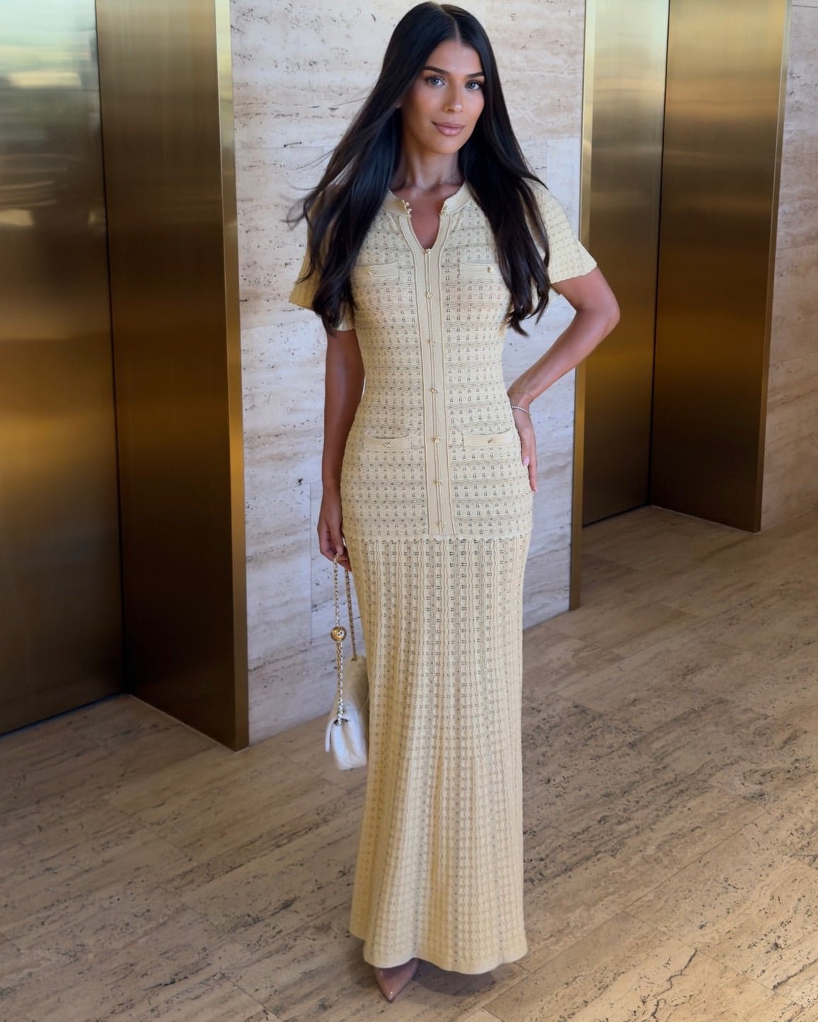 Robe maxi en maille à sequins cintrée à la taille