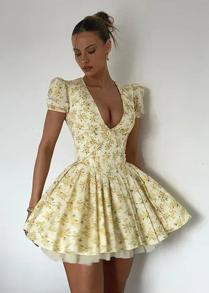 Stylisches, plissiertes V‑Neck Mini-Kleid