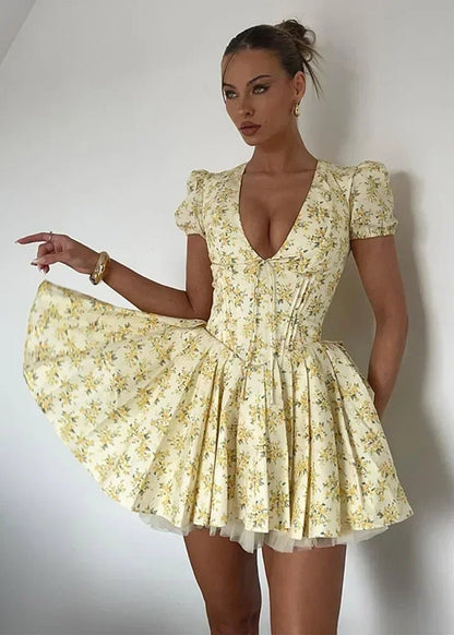 Stylisches, plissiertes V‑Neck Mini-Kleid