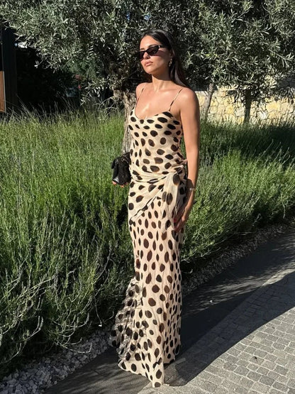 Ärmelloses bedrucktes Slipkleid mit Schal