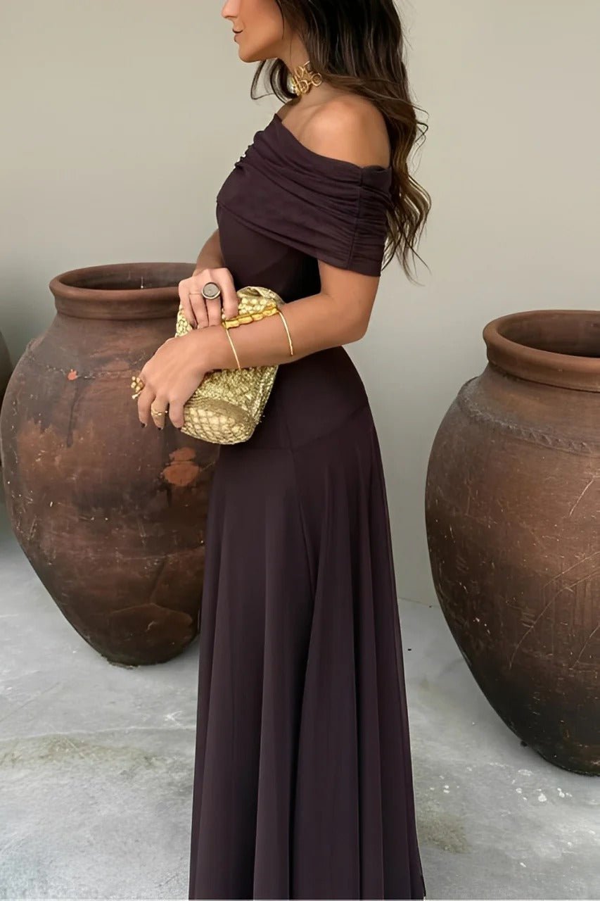 Robe longue asymétrique à épaules dénudées avec fronces