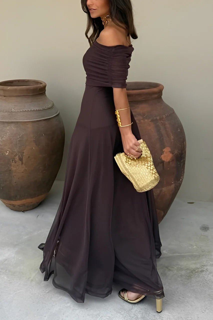 Robe longue asymétrique à épaules dénudées avec fronces