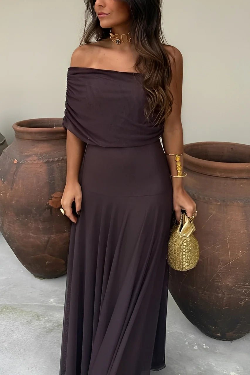 Robe longue asymétrique à épaules dénudées avec fronces