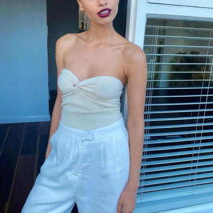 Top corto senza spalline a taglio off-shoulder