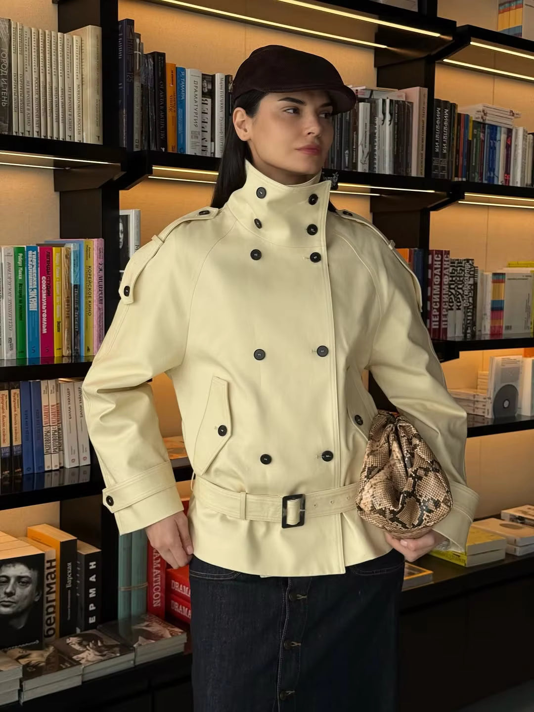 Trench court col montant tailleur